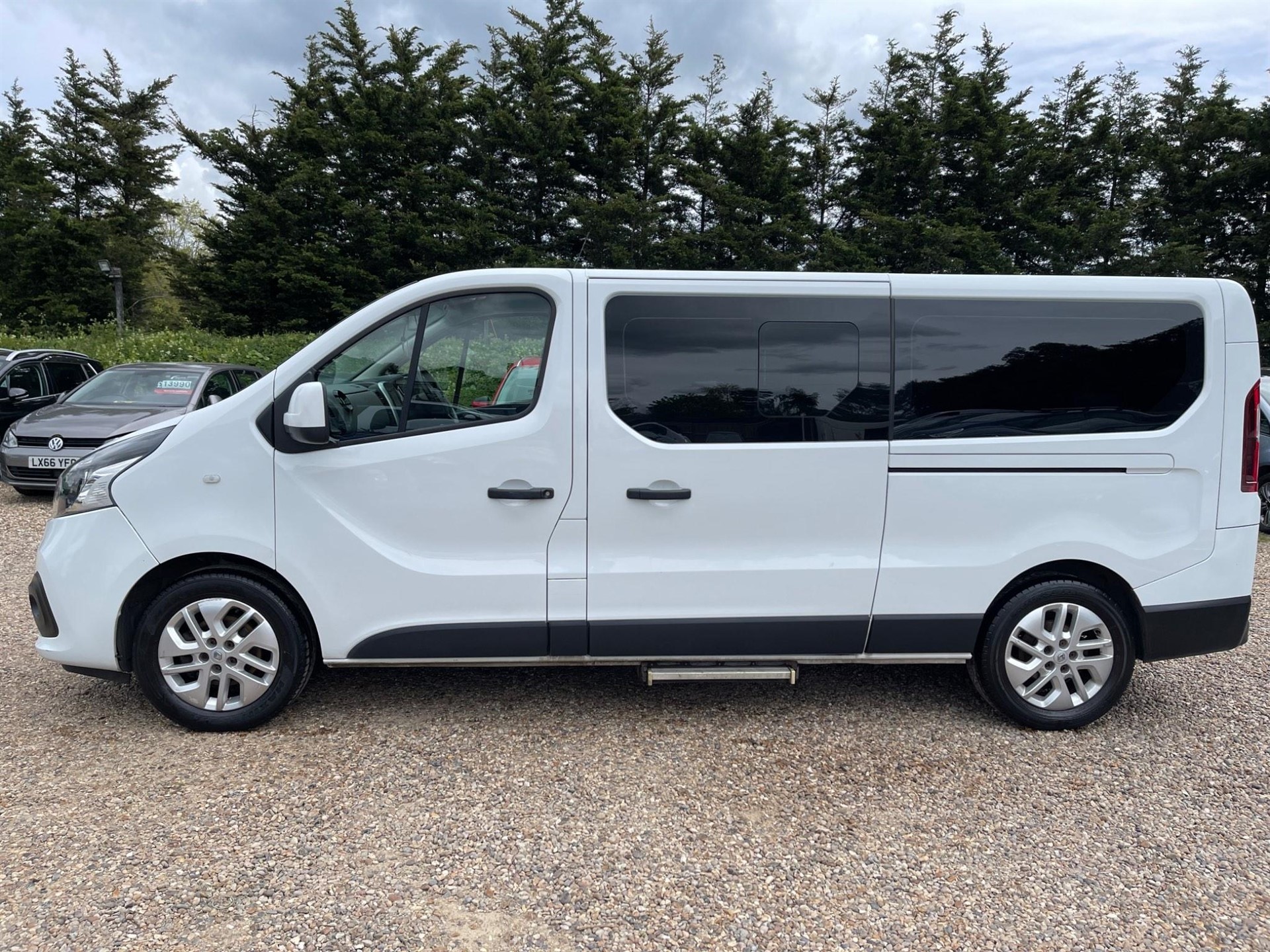 MotorSync | Renault Trafic 1.6 dCi ENERGY 29 Sport Nav LWB Euro 6 (s/s) 5dr (9 Seat)